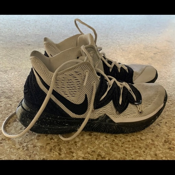 Kyrie Oreo 5 Size 8 M/ 9.5 W main image 7